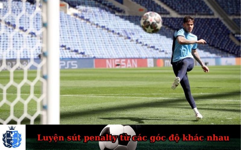 Luyện sút penalty từ các góc độ khác nhau