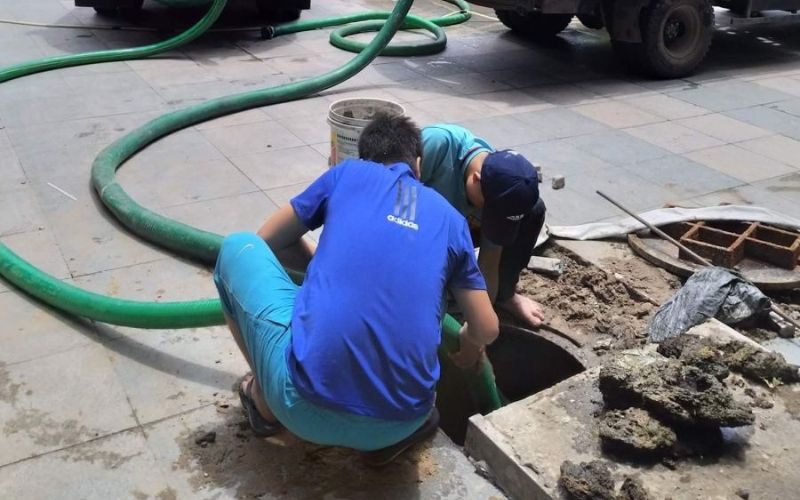 Khi nào cần hút hầm cầu – Dấu hiệu cảnh báo hầm cầu bị đầy