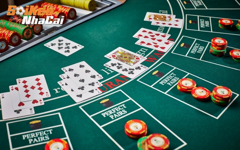 Phân Tích Cuộc Đua Top 4 và Nhóm Cầm Đèn Đỏ