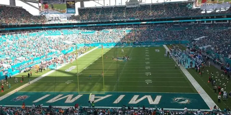 Hard Rock Stadium rực rỡ sắc màu trước trận đấu lịch sử
