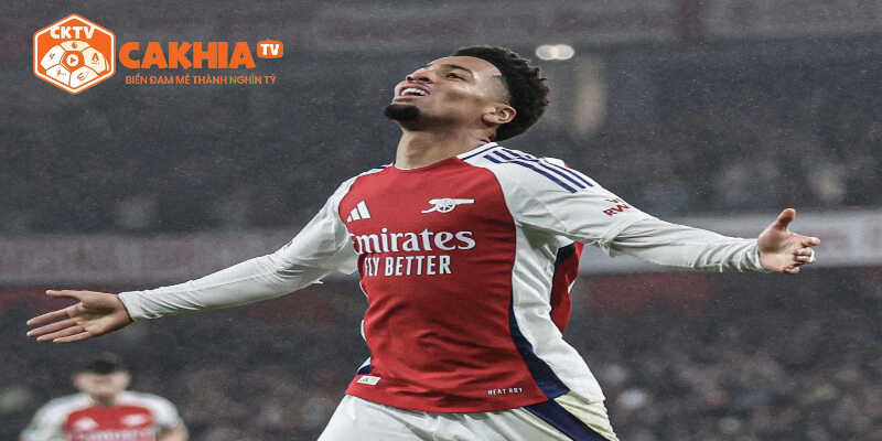 Tiểu sử và con đường phát triển của Ethan Nwaneri