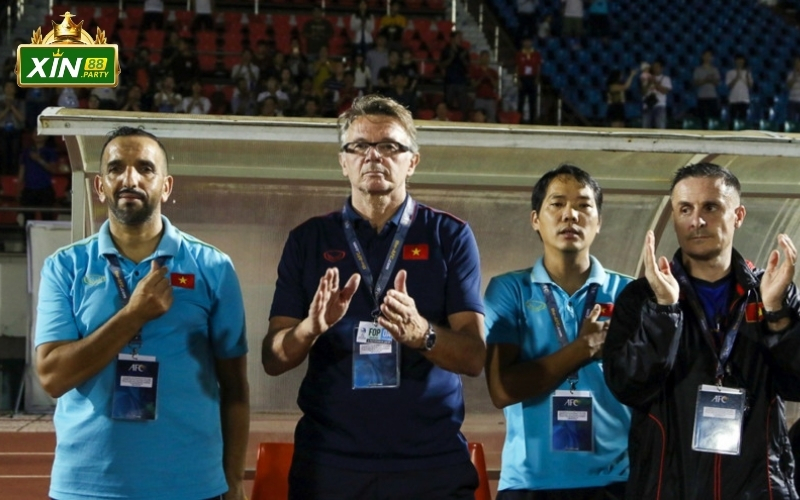 Tầm quan trọng của HLV: Người kiến tạo những đế chế từ băng ghế chỉ đạo.